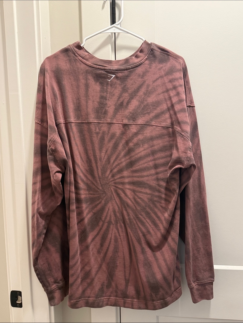 GYMSHARK Men’s Performance Crew Tie-Dye Long Sleeve Tee - Maroon - Picture 2 of 4